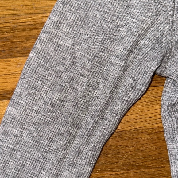 *last chance* Aerie | Women’s light grey cropped light sweater - Picture 12 of 14